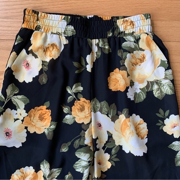 NWT Socialite Black & Yellow Wide Leg Floral Flowy Pants Size Small - Picture 3 of 9